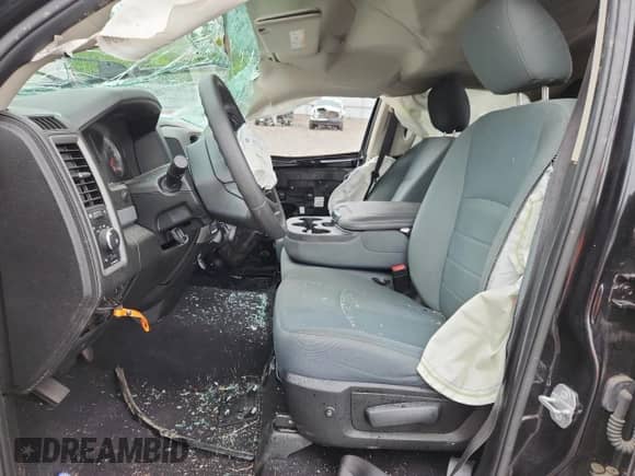 2019 Ram 1500 Express z VIN 1C6RR7FT3KS553182, wystawiony jako Copart lot #60411585 z przebiegiem 68 172 mil mil oraz Szkoda całkowita • Salvage title. Historia ofert i sprzedaży dostępna na DreamBid. Obrazek 7.