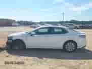 2020 Toyota Camry LE z VIN 4T1L11AK2LU999293, wystawiony jako IAAI lot #43202655 z przebiegiem 52 070 mil mil oraz . Historia ofert i sprzedaży dostępna na DreamBid. Obrazek 14.