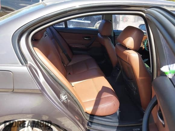 2007 BMW 3 Series 328i z VIN WBAVA33587KX81194, wystawiony jako IAAI lot #43087942 z przebiegiem 168 267 mil mil oraz . Historia ofert i sprzedaży dostępna na DreamBid. Obrazek 8.