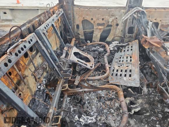 2015 GMC Sierra 1500 Denali с VIN 3GTU2WEJ1FG351469, выставлен на аукционе Copart как лот 69177645 с пробегом Не указан миль и Списание • Salvage title. История ставок и продаж доступна на DreamBid. Изображение 10.