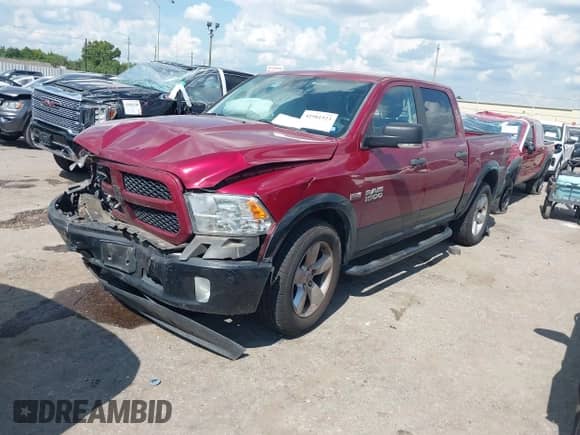 2015 Ram 1500 Big Horn z VIN 1C6RR6LT2FS639684, wystawiony jako IAAI lot #42981923 z przebiegiem 121 902 mil mil oraz . Historia ofert i sprzedaży dostępna na DreamBid. Obrazek 2.