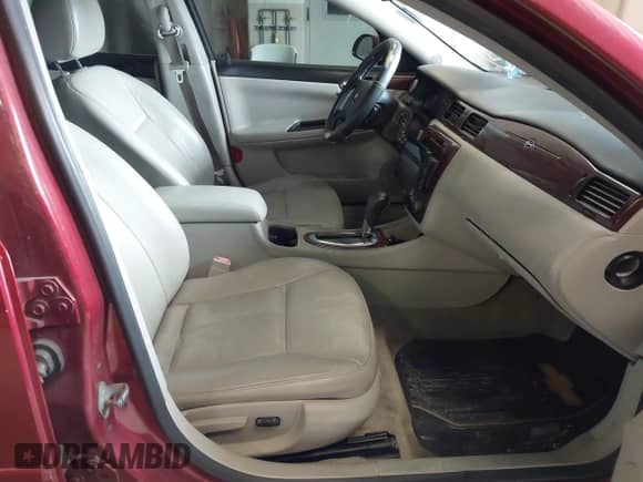 2011 Chevrolet Impala LTZ z VIN 2G1WC5EM0B1106135, wystawiony jako IAAI lot #42479590 z przebiegiem 154 571 mil mil oraz . Historia ofert i sprzedaży dostępna na DreamBid. Obrazek 5.