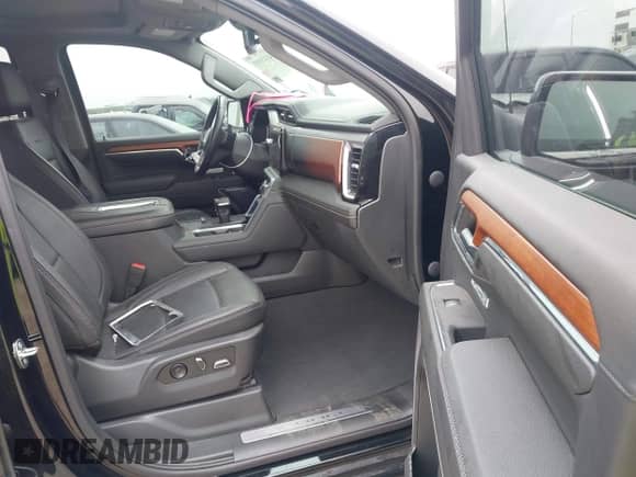 2022 GMC Sierra 1500 Denali z VIN 3GTUUGED6NG676613, wystawiony jako IAAI lot #43119392 z przebiegiem 22 278 mil mil oraz . Historia ofert i sprzedaży dostępna na DreamBid. Obrazek 5.