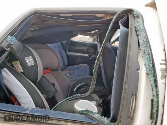 1999 Chevrolet Silverado 1500 LS с VIN 2GCEC19V2X1118549, выставлен на аукционе Copart как лот 68527045 с пробегом Не указан миль и На запчасти • Non repairable. История ставок и продаж доступна на DreamBid. Изображение 10.