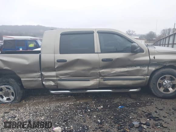 2007 Dodge 1500 SLT z VIN 3D7KR19D17G809058, wystawiony jako IAAI lot #41558278 z przebiegiem 163 346 mil mil oraz . Historia ofert i sprzedaży dostępna na DreamBid. Obrazek 13.