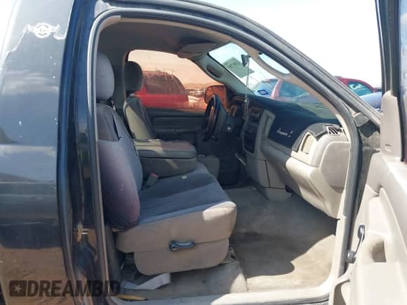 2004 Dodge 1500 ST z VIN 1D7HA16KX4J283799, wystawiony jako IAAI lot #42967205 z przebiegiem 188 051 mil mil oraz . Historia ofert i sprzedaży dostępna na DreamBid. Obrazek 5.