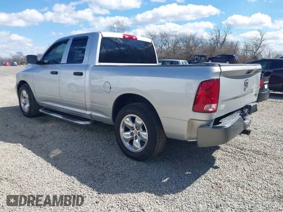 2009 Dodge 1500 SLT z VIN 1D3HB18P09S782233, wystawiony jako IAAI lot #41846245 z przebiegiem 223 752 mil mil oraz . Historia ofert i sprzedaży dostępna na DreamBid. Obrazek 3.