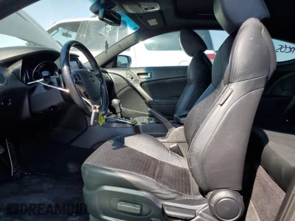 2016 Hyundai Genesis Coupe R-Spec с VIN KMHHU6KJ5GU136364, выставлен на аукционе Copart как лот 64063865 с пробегом 67 548 миль миль и Списание • Salvage title. История ставок и продаж доступна на DreamBid. Изображение 7.