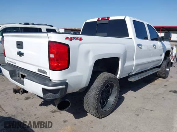 2016 Chevrolet Silverado 2500HD High Country z VIN 1GC1KXE89GF172606, wystawiony jako IAAI lot #41858059 z przebiegiem 141 888 mil mil oraz . Historia ofert i sprzedaży dostępna na DreamBid. Obrazek 4.
