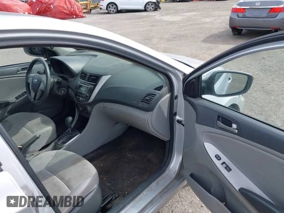 2017 Hyundai Accent Value Edition z VIN KMHCT4AE5HU219610, wystawiony jako IAAI lot #43322272 z przebiegiem 141 936 mil mil oraz . Historia ofert i sprzedaży dostępna na DreamBid. Obrazek 5.