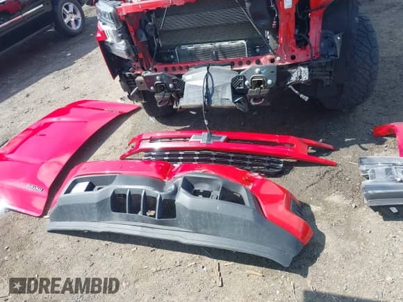 2021 Chevrolet Silverado 1500 RST z VIN 3GCUYEET3MG176410, wystawiony jako IAAI lot #42119458 z przebiegiem 106 132 mil mil oraz . Historia ofert i sprzedaży dostępna na DreamBid. Obrazek 12.