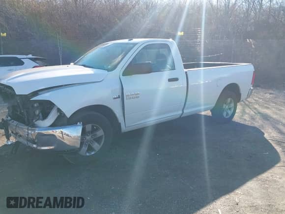2018 Ram 1500 Tradesman z VIN 3C6JR6DT3JG129517, wystawiony jako IAAI lot #41221795 z przebiegiem 36 494 mil mil oraz . Historia ofert i sprzedaży dostępna na DreamBid. Obrazek 18.