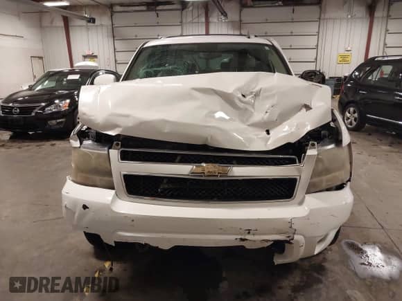 2010 Chevrolet Suburban LT z VIN 1GNUKJE32AR272865, wystawiony jako IAAI lot #43260380 z przebiegiem 167 294 mil mil oraz . Historia ofert i sprzedaży dostępna na DreamBid. Obrazek 13.