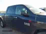 2018 Ram 1500 Big Horn z VIN 1C6RR6LG8JS149133, wystawiony jako IAAI lot #43487206 z przebiegiem 131 024 mil mil oraz . Historia ofert i sprzedaży dostępna na DreamBid. Obrazek 12.