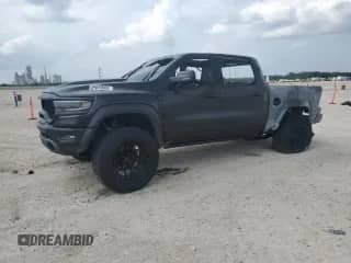 2024 Ram 1500 TRX z VIN 1C6SRFU9XRN135374, wystawiony jako Copart lot #61196945 z przebiegiem Nie podano mil oraz Nie do naprawy • Non repairable. Historia ofert i sprzedaży dostępna na DreamBid. Obrazek 1.