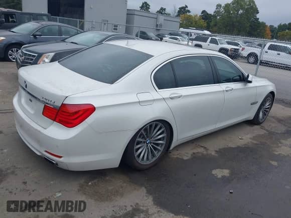 2011 BMW 7 Series 740Li z VIN WBAKB4C52BC574471, wystawiony jako IAAI lot #43382679 z przebiegiem 171 239 mil mil oraz . Historia ofert i sprzedaży dostępna na DreamBid. Obrazek 4.