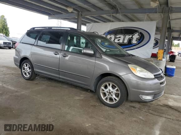 2004 Toyota Sienna XLE z VIN 5TDZA22C14S178977, wystawiony jako Copart lot #84794395 z przebiegiem 219 343 mil mil oraz Czysty tytuł • Clean title. Historia ofert i sprzedaży dostępna na DreamBid. Obrazek 4.