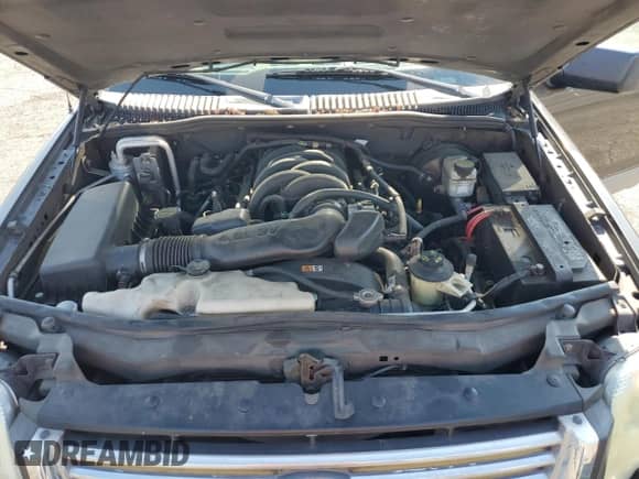 2006 Ford Explorer XLT z VIN 1FMEU73886UB40833, wystawiony jako Copart lot #67680445 z przebiegiem 246 015 mil mil oraz Szkoda całkowita • Salvage title. Historia ofert i sprzedaży dostępna na DreamBid. Obrazek 12.