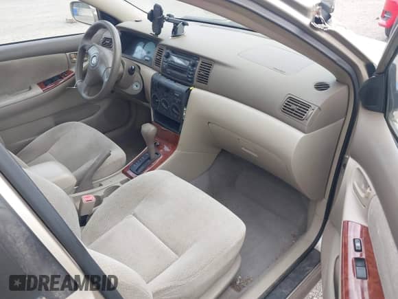 2004 Toyota Corolla CE z VIN 1NXBR38E14Z295801, wystawiony jako IAAI lot #43185740 z przebiegiem 114 951 mil mil oraz . Historia ofert i sprzedaży dostępna na DreamBid. Obrazek 5.