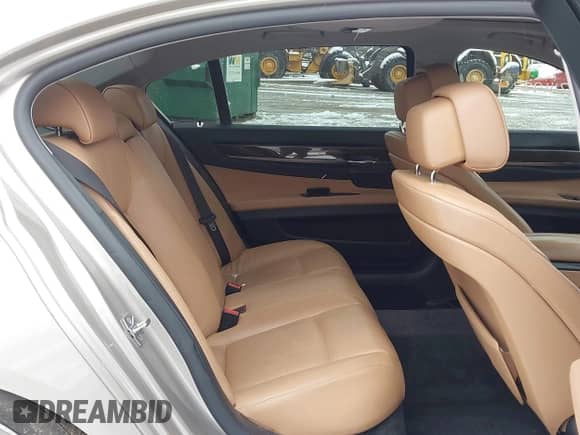 2011 BMW 7 Series 740Li z VIN WBAKB4C54BC574892, wystawiony jako IAAI lot #41165432 z przebiegiem 115 489 mil mil oraz . Historia ofert i sprzedaży dostępna na DreamBid. Obrazek 8.