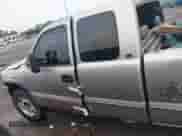2000 GMC Sierra 1500 SLE z VIN 1GTEK19T0YE186897, wystawiony jako IAAI lot #42636565 z przebiegiem 229 310 mil mil oraz . Historia ofert i sprzedaży dostępna na DreamBid. Obrazek 14.