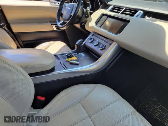 2014 Land Rover Range Rover Sport HSE z VIN SALWR2VF0EA306277, wystawiony jako IAAI lot #42176227 z przebiegiem 91 241 mil mil oraz . Historia ofert i sprzedaży dostępna na DreamBid. Obrazek 5.