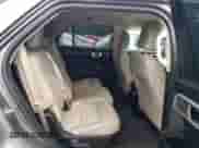 2021 Ford Explorer z VIN 1FMSK8BH0MGB35170, wystawiony jako Copart lot #81625875 z przebiegiem 63 548 mil mil oraz Szkoda całkowita • Salvage title. Historia ofert i sprzedaży dostępna na DreamBid. Obrazek 11.