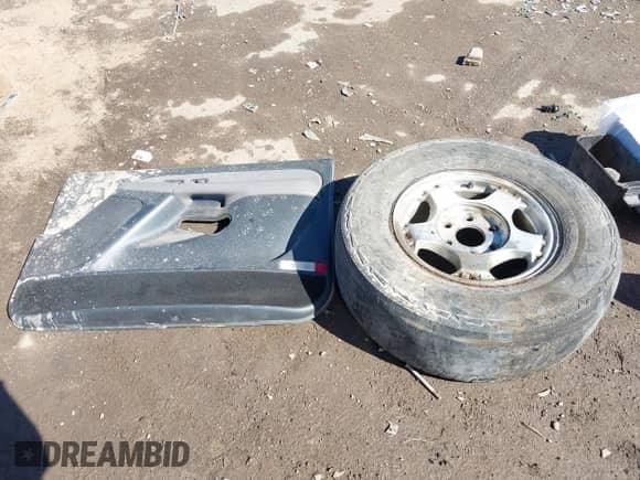 2002 Chevrolet Suburban Z71 with VIN 3GNFK16Z32G202949, listed as a IAAI auction lot 41637140 with 277,161 mi miles and . Bid and sale history available at DreamBid. Image 12.