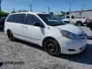 2010 Toyota Sienna CE z VIN 5TDKK4CC1AS332236, wystawiony jako Copart lot #90445785 z przebiegiem 186 641 mil mil oraz Szkoda całkowita • Salvage title. Historia ofert i sprzedaży dostępna na DreamBid. Obrazek 4.