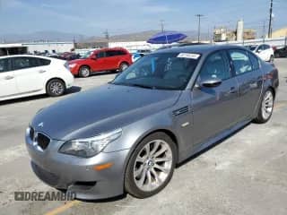 2008 BMW 5 Series M5 с VIN WBSNB93598CX09539, выставлен на аукционе Copart как лот 60758285 с пробегом 93 461 миль миль и Списание • Salvage title. История ставок и продаж доступна на DreamBid. Изображение 1.