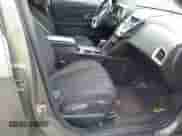 2010 Chevrolet Equinox 1LT z VIN 2CNALDEW8A6400831, wystawiony jako IAAI lot #42686193 z przebiegiem 216 844 mil mil oraz . Historia ofert i sprzedaży dostępna na DreamBid. Obrazek 5.