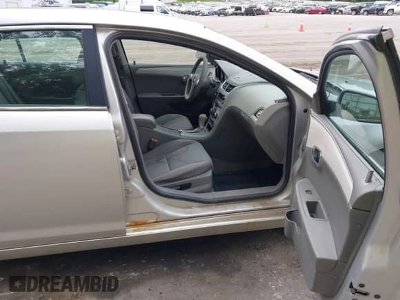 2011 Chevrolet Malibu LS with VIN 1G1ZB5EU8BF328155, listed as a IAAI auction lot 42488926 with 169,908 mi miles and . Bid and sale history available at DreamBid. Image 5.