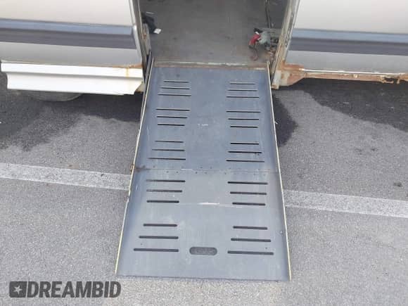 2000 Dodge Caravan SE with VIN 1B4GP44G9YB753211, listed as a IAAI auction lot 42855438 with 102,175 mi miles and . Bid and sale history available at DreamBid. Image 14.