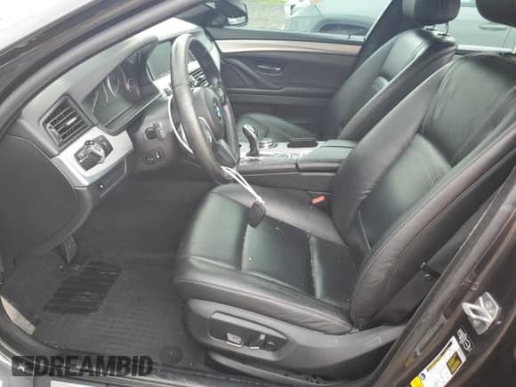 2015 BMW 5 Series 535d xDrive z VIN WBAFV3C51FD686620, wystawiony jako Copart lot #62902995 z przebiegiem 102 596 mil mil oraz Szkoda całkowita • Salvage title. Historia ofert i sprzedaży dostępna na DreamBid. Obrazek 7.