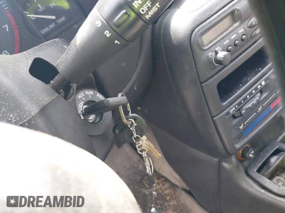 1999 Saturn SL z VIN 1G8ZK5275XZ165082, wystawiony jako IAAI lot #41939970 z przebiegiem 102 694 mil mil oraz . Historia ofert i sprzedaży dostępna na DreamBid. Obrazek 11.