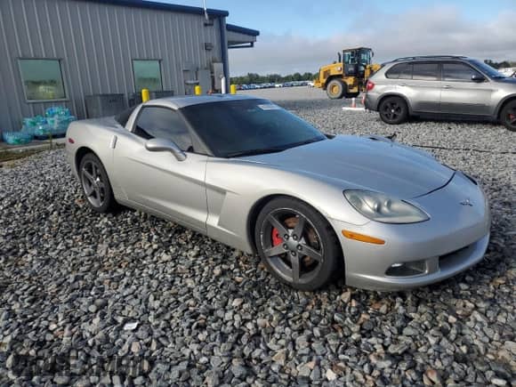 2005 Chevrolet Corvette z VIN 1G1YY24U855128803, wystawiony jako Copart lot #84360565 z przebiegiem 74 666 mil mil oraz Szkoda całkowita • Salvage title. Historia ofert i sprzedaży dostępna na DreamBid. Obrazek 4.
