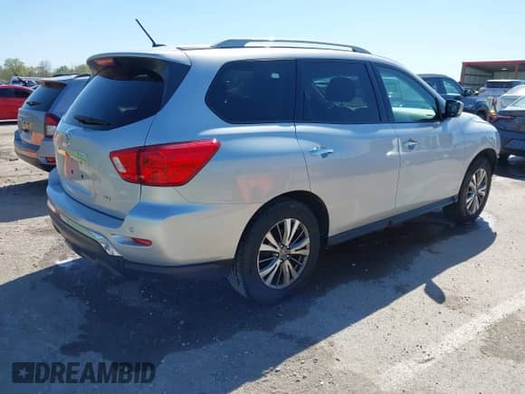 2017 Nissan Pathfinder S z VIN 5N1DR2MN1HC673409, wystawiony jako IAAI lot #41992057 z przebiegiem 132 562 mil mil oraz . Historia ofert i sprzedaży dostępna na DreamBid. Obrazek 4.