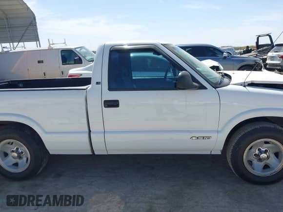 1997 Chevrolet S-10 LS с VIN 1GCCS1446VK177173, выставлен на аукционе IAAI как лот 41798896 с пробегом 285 446 миль миль и . История ставок и продаж доступна на DreamBid. Изображение 14.