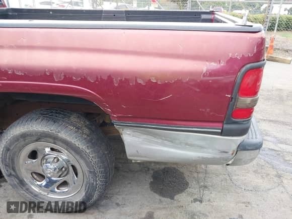 1996 Dodge 1500 с VIN 1B7HC16Y5TS543690, выставлен на аукционе IAAI как лот 43226169 с пробегом 367 892 миль миль и . История ставок и продаж доступна на DreamBid. Изображение 17.