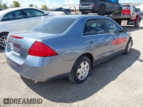 2007 Honda Accord LX с VIN 1HGCM55407A088709, выставлен на аукционе IAAI как лот 43057871 с пробегом 124 061 миль миль и . История ставок и продаж доступна на DreamBid. Изображение 4.