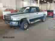 1998 Dodge 1500 z VIN 3B7HF12Z0WG126091, wystawiony jako IAAI lot #42620852 z przebiegiem 151 503 mil mil oraz . Historia ofert i sprzedaży dostępna na DreamBid. Obrazek 17.
