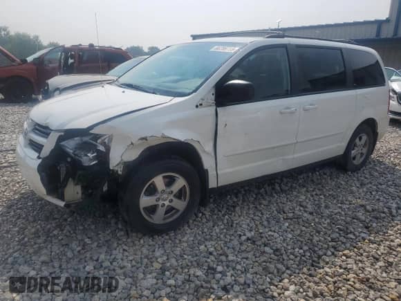 2010 Dodge Grand Caravan Hero z VIN 2D4RN3D11AR426786, wystawiony jako Copart lot #66708735 z przebiegiem 136 921 mil mil oraz Czysty tytuł • Clean title. Historia ofert i sprzedaży dostępna na DreamBid. Obrazek 1.