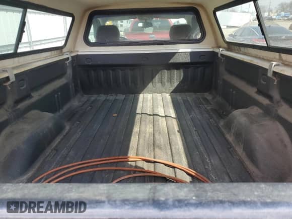 2013 Chevrolet Silverado 1500 LT z VIN 1GCNCSE03DZ397450, wystawiony jako Copart lot #49883085 z przebiegiem 170 762 mil mil oraz Szkoda całkowita • Salvage title. Historia ofert i sprzedaży dostępna na DreamBid. Obrazek 10.