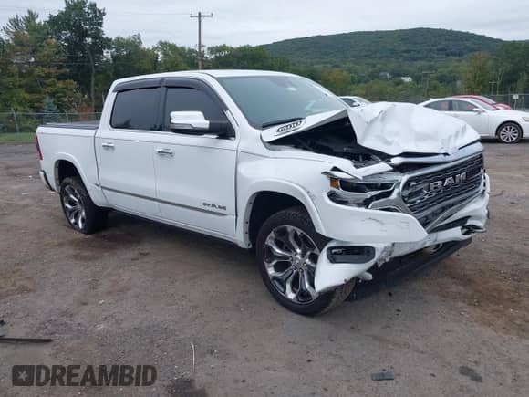 2020 Ram 1500 Limited z VIN 1C6SRFHT5LN266855, wystawiony jako IAAI lot #43223790 z przebiegiem 70 995 mil mil oraz . Historia ofert i sprzedaży dostępna na DreamBid. Obrazek 1.