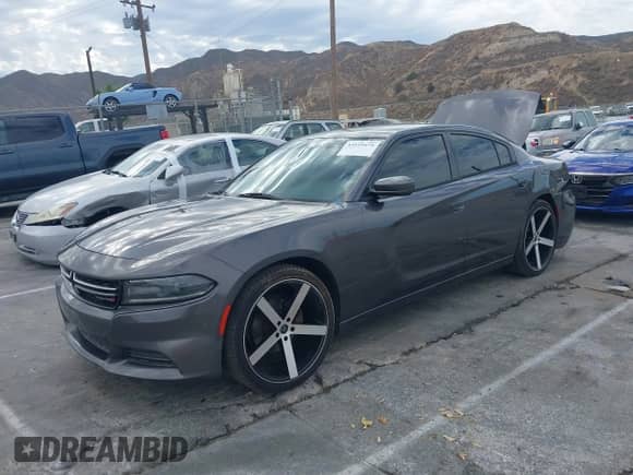 2015 Dodge Charger SE z VIN 2C3CDXBG1FH790891, wystawiony jako IAAI lot #43119479 z przebiegiem 170 619 mil mil oraz . Historia ofert i sprzedaży dostępna na DreamBid. Obrazek 2.