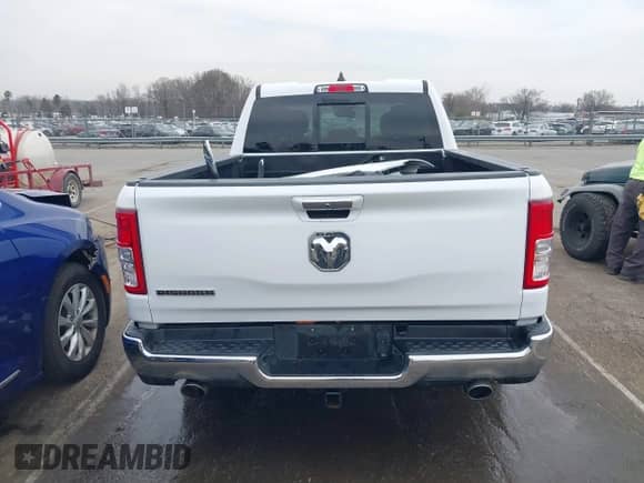 2020 Ram 1500 Big Horn z VIN 1C6RREBT0LN266926, wystawiony jako IAAI lot #41794173 z przebiegiem 126 043 mil mil oraz . Historia ofert i sprzedaży dostępna na DreamBid. Obrazek 17.