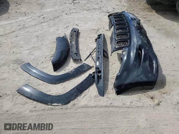 2018 Jeep Grand Cherokee High Altitude z VIN 1C4RJECG8JC304560, wystawiony jako Copart lot #81477045 z przebiegiem 120 957 mil mil oraz Szkoda całkowita • Salvage title. Historia ofert i sprzedaży dostępna na DreamBid. Obrazek 13.