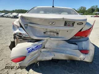 2016 Hyundai Accent SE z VIN KMHCT4AE5GU972925, wystawiony jako Copart lot #70940205 z przebiegiem 129 476 mil mil oraz Szkoda całkowita • Salvage title. Historia ofert i sprzedaży dostępna na DreamBid. Obrazek 6.