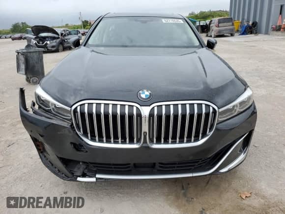 2022 BMW 7 Series 740i xDrive with VIN WBA7T4C06NCJ65806, listed as a Copart auction lot 62710535 with 33,260 mi miles and Salvage title. Bid and sale history available at DreamBid. Image 5.