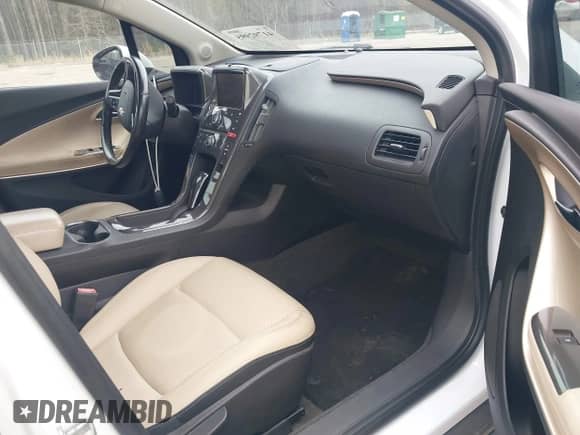 2012 Chevrolet Volt z VIN 1G1RB6E41CU100808, wystawiony jako IAAI lot #41792995 z przebiegiem Nie podano mil oraz . Historia ofert i sprzedaży dostępna na DreamBid. Obrazek 5.